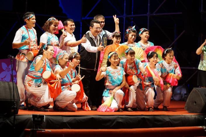 阿公阿嬤健康活力show  用熱情點亮台灣國際客家文化嘉年華 共12張圖片